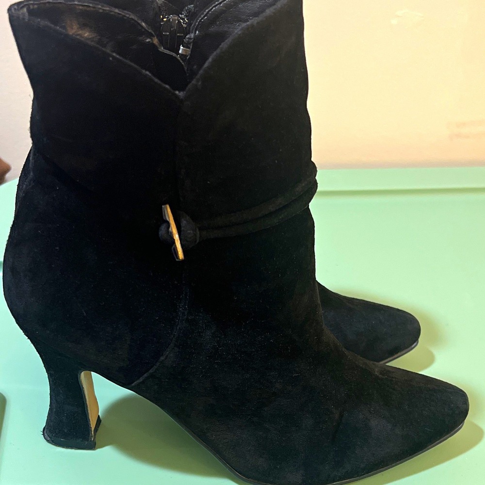 Previa Women's Black Suede Ankle Bootie Pointed Toe Zip Buckle US 7 M